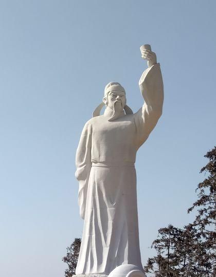 高达15米的李白雕塑现身安徽大青山野生动物世界