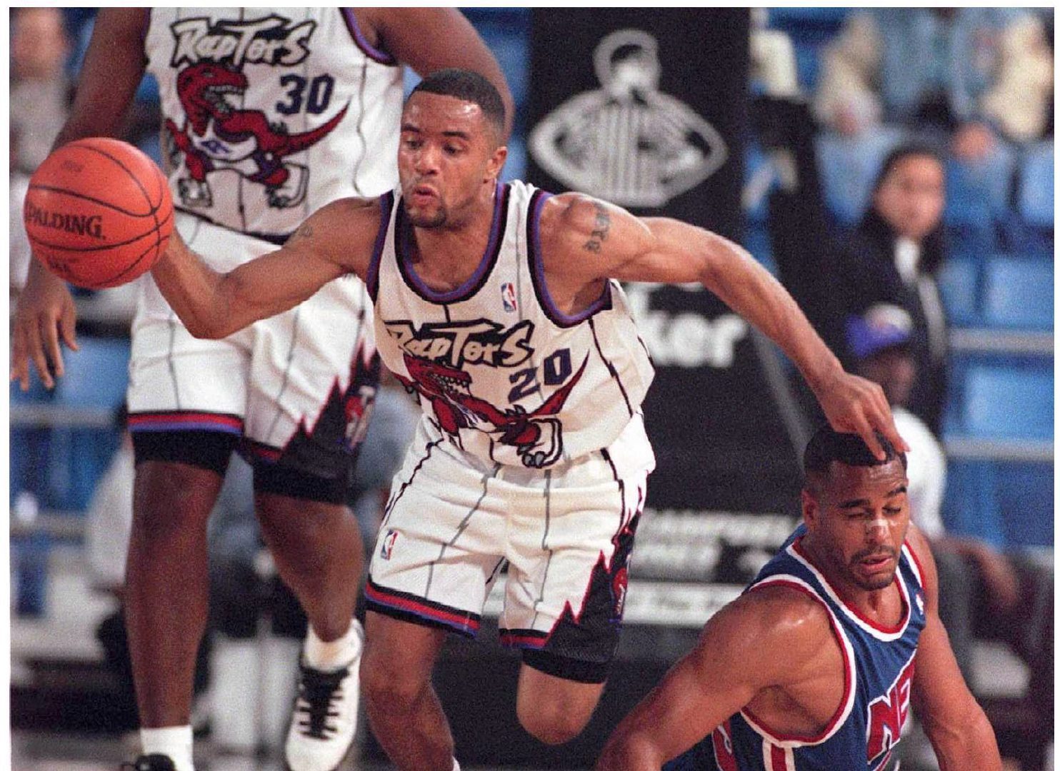 oldschool猛龙官方宣布新赛季将使用95经典款复古球衣