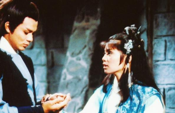 后来在《拆档拍档》,翁美玲与汤镇业第一次以情侣身份在电视剧中合作