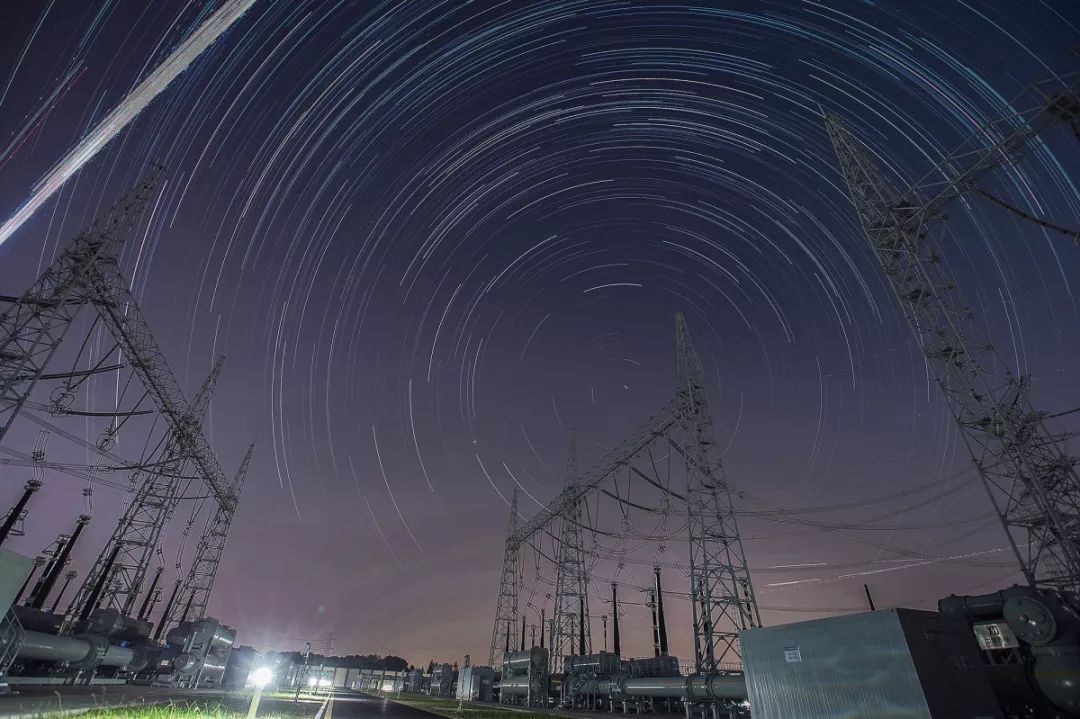 刚接到的任务,要给流浪时期的地球建设最坚强的智能电网