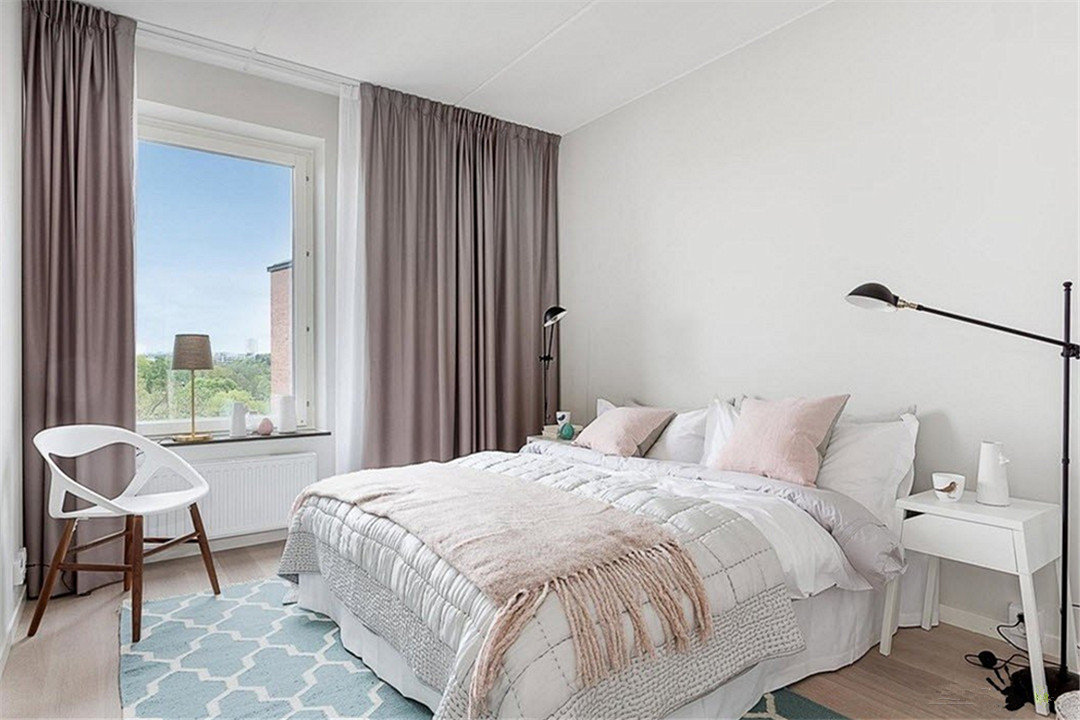 卧室墙面颜色和窗帘的和谐搭配,揭秘优雅与时尚