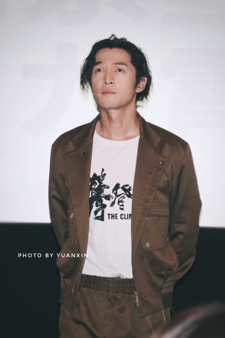 很帅啊!很有文人的气质!这个男人也太有魅力了吧!|文人|气质|男人_新浪新闻