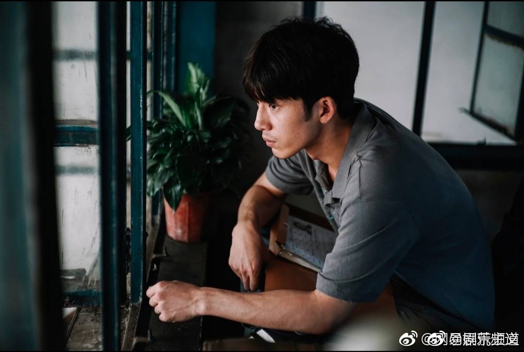 风中有朵雨做的云井柏然饰演的青年警察杨家栋