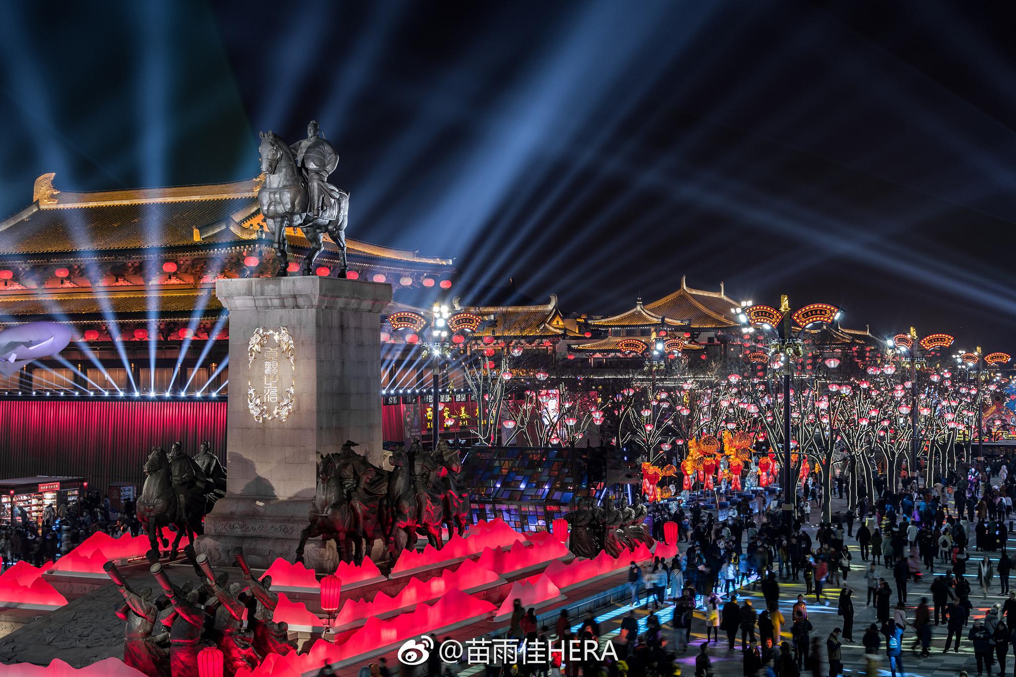 “白天看景，晚上赏灯”|大唐不夜城|花灯|时光隧道_新浪新闻