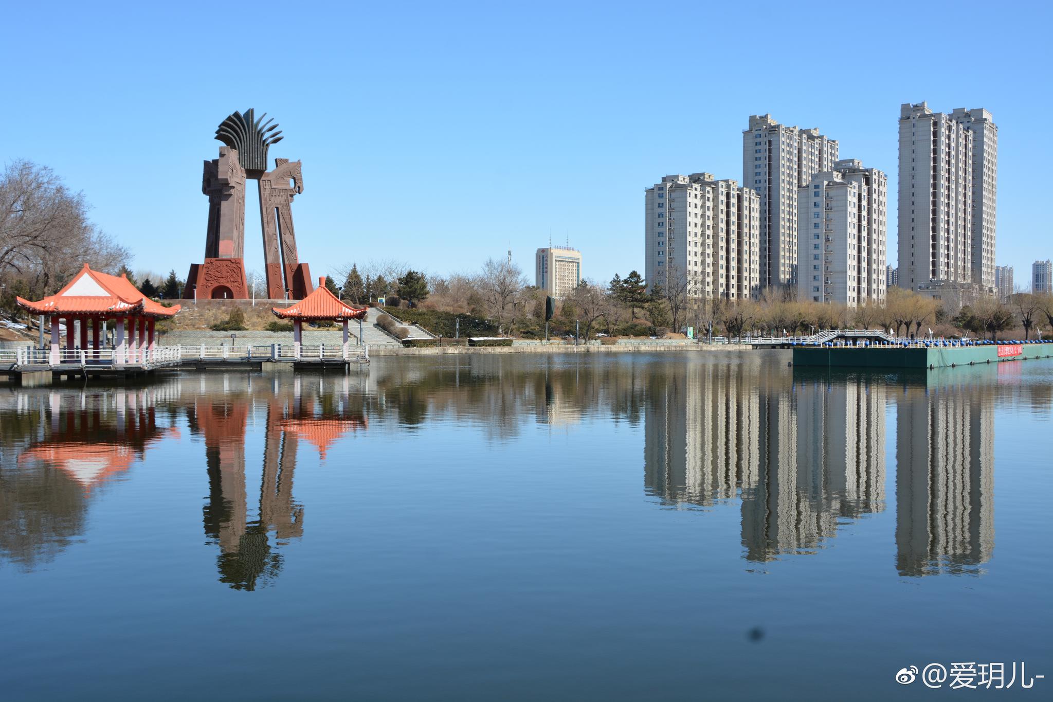 三月的通辽市西拉木伦公园马头琴雕塑大美通辽二十四原创摄影