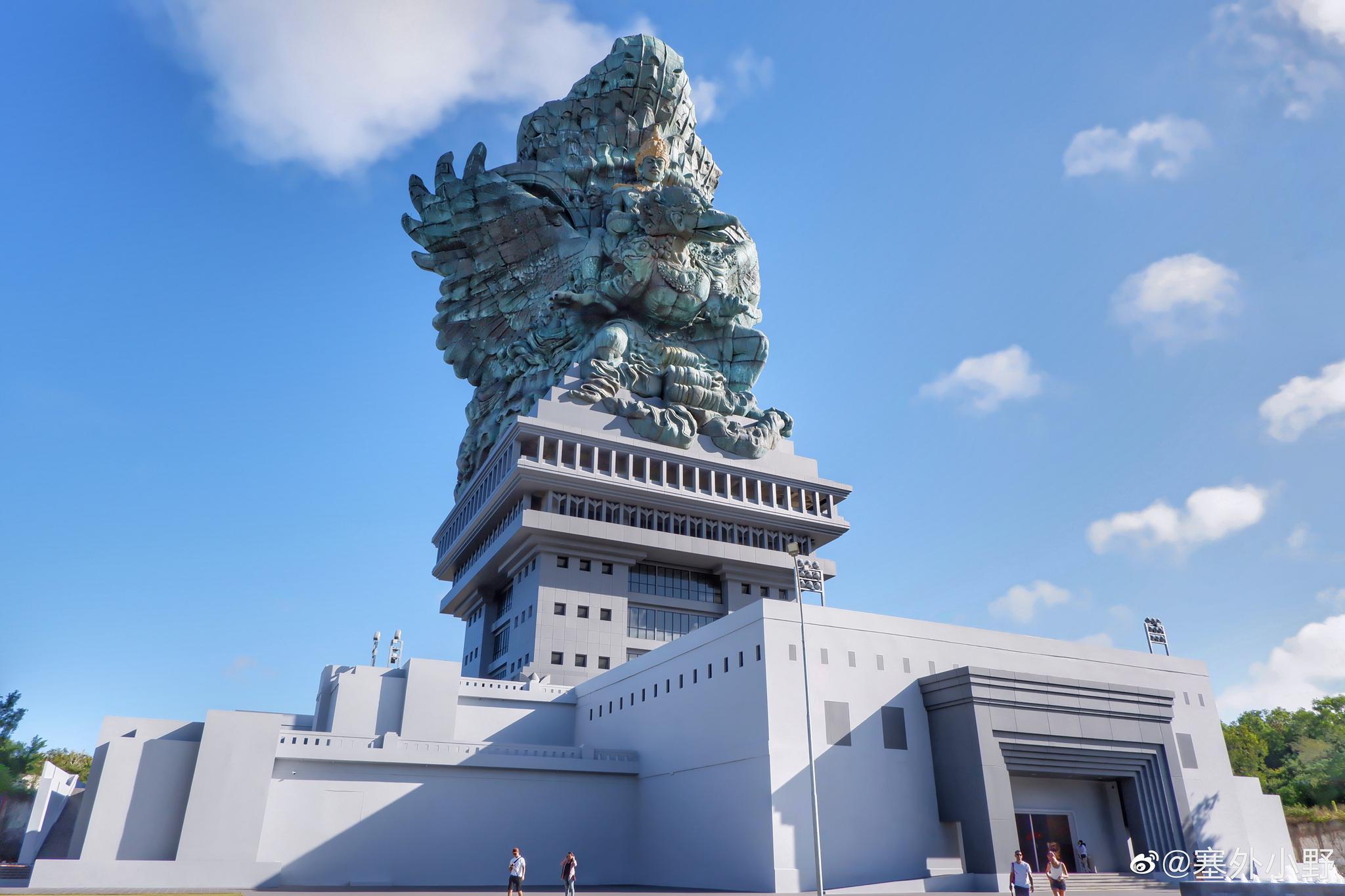 神鹰广场坐落于巴厘岛南部至高的乌鲁瓦图,也被称为巴厘岛中央公园