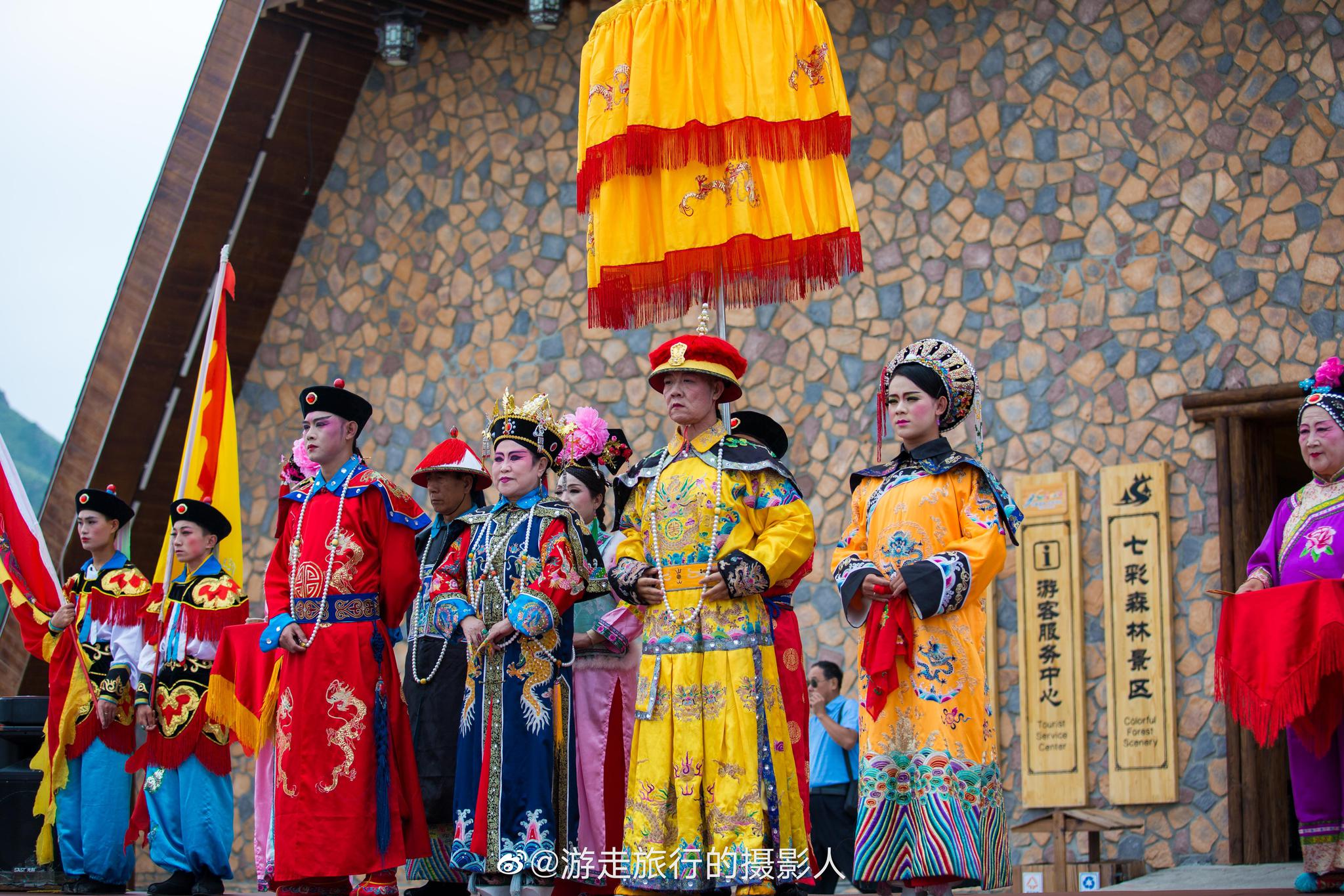承德坝上七彩森林景区的满族非遗表演"格格下嫁"