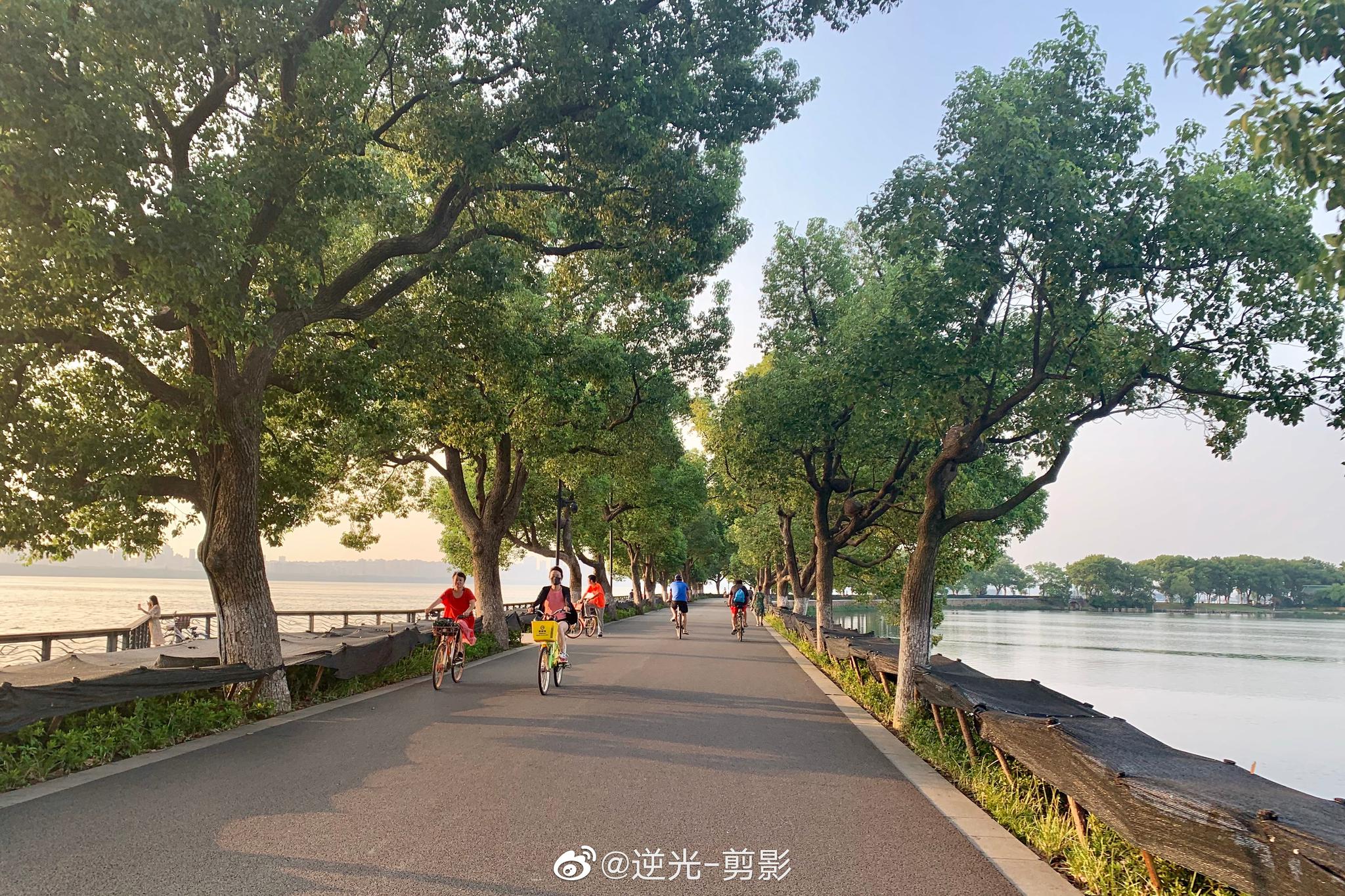 绿道骑车,湖边看日落,吹爆东湖景