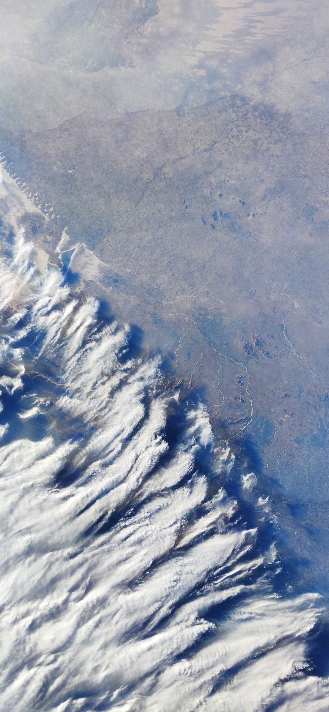 由小米10拍摄的地球样张,这个时候像素高的优势会很明显.