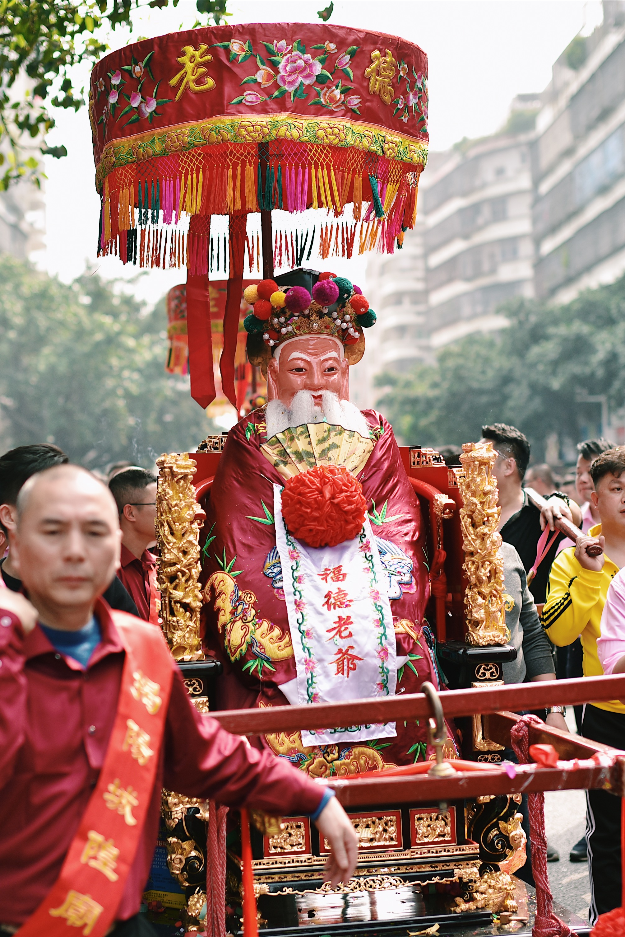 己亥年正月廿三城隍伯府大人出巡榕城醒狮,舞龙,英歌舞,标旗和花