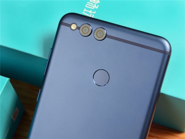 从1299降至899元4gb华为麒麟659昔日热门手机退场让路