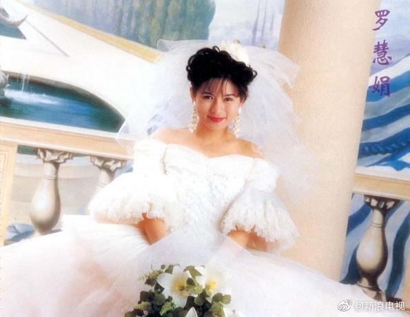 《人在边缘》时的合照为罗慧娟庆生,配文"@香港羅慧娟 十月十日生日