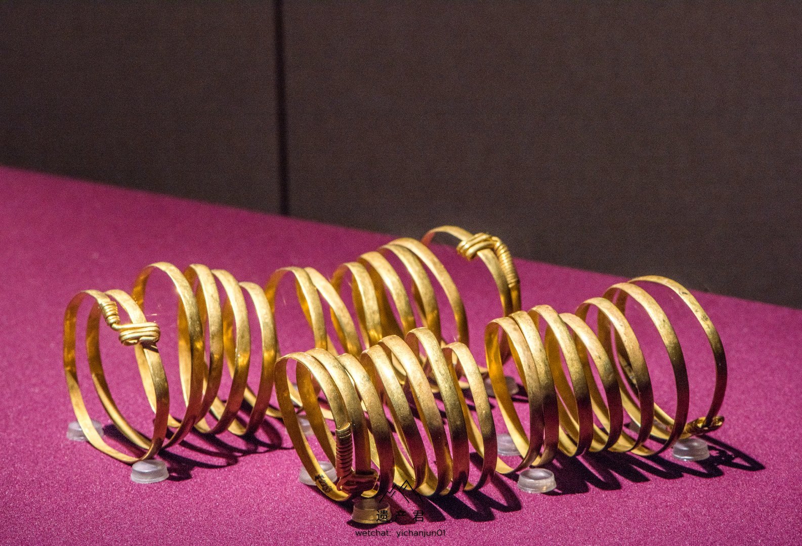 南京市博物馆藏明代盘丝金臂钏