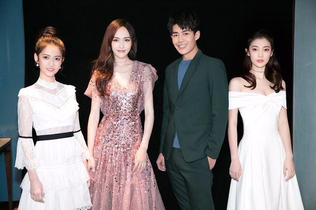 唐嫣与首签艺人陈钰琪合影网友光看脸真的很普通