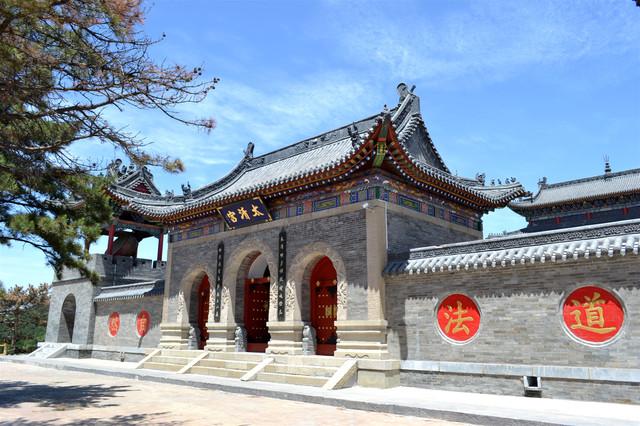 太清宫是乌金山国家森林公园风景最美的一处道教寺院.