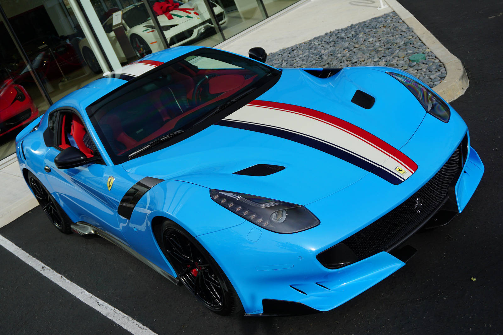 法拉利f12 tdf,颜色如何?