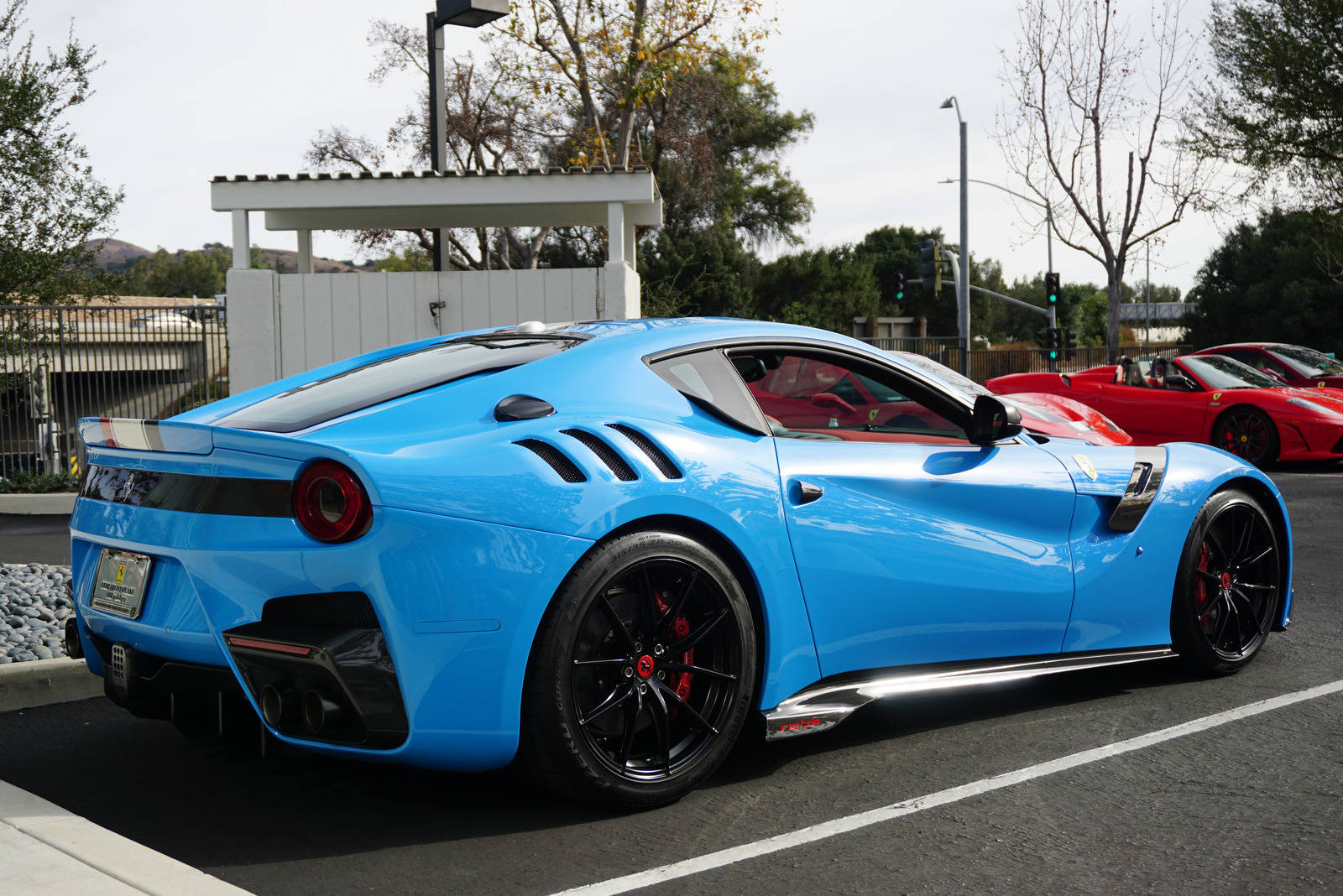 法拉利f12 tdf,颜色如何?