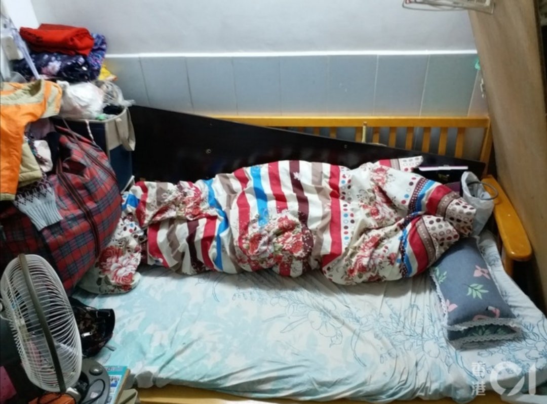 梁婆婆三个女儿都成家并住在内地，一年只能见面两次
