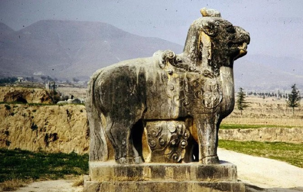 武则天儿子墓地,前朱雀,后玄武,左青龙,右白虎