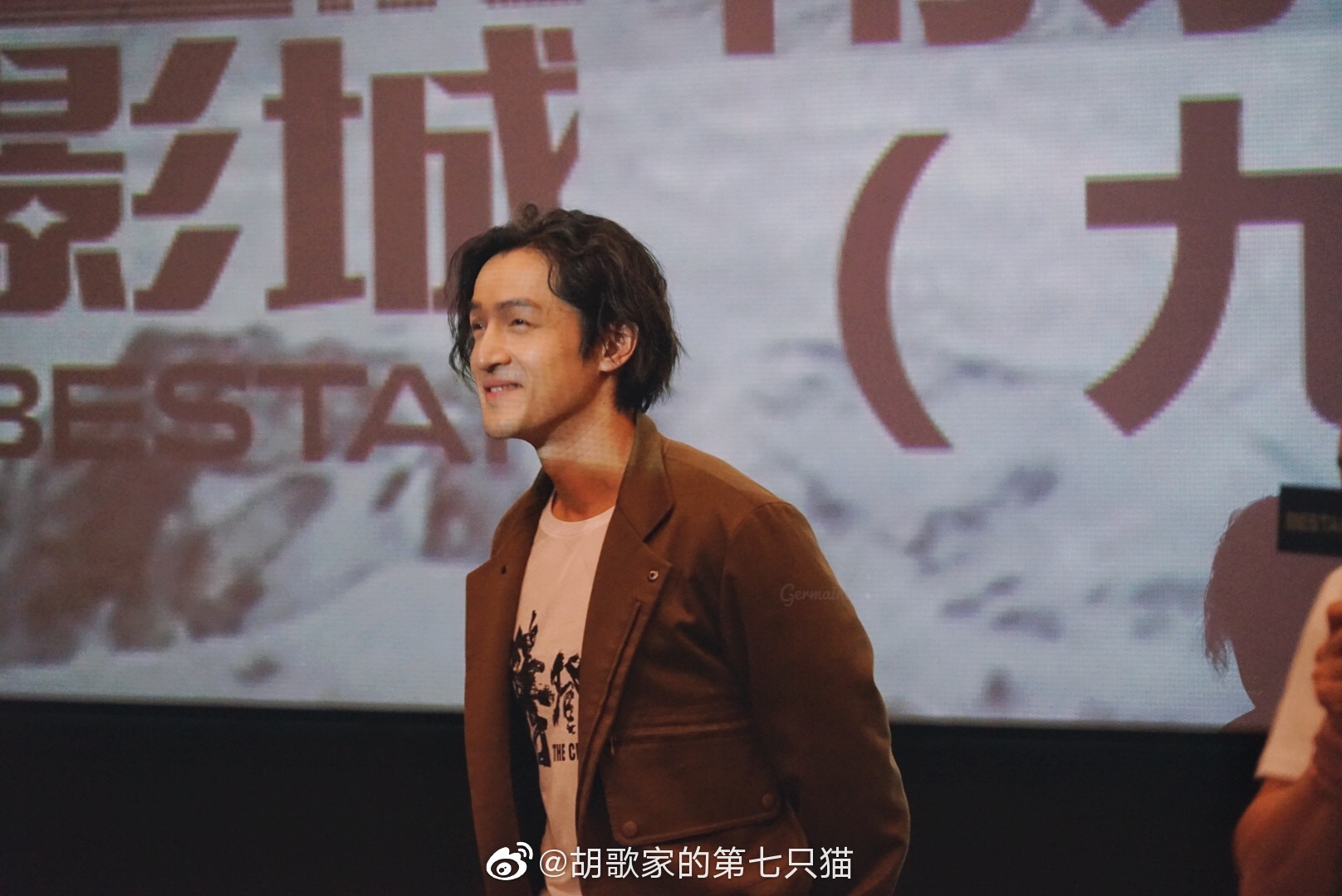 很帅啊!很有文人的气质!这个男人也太有魅力了吧!|文人|气质|男人_新浪新闻