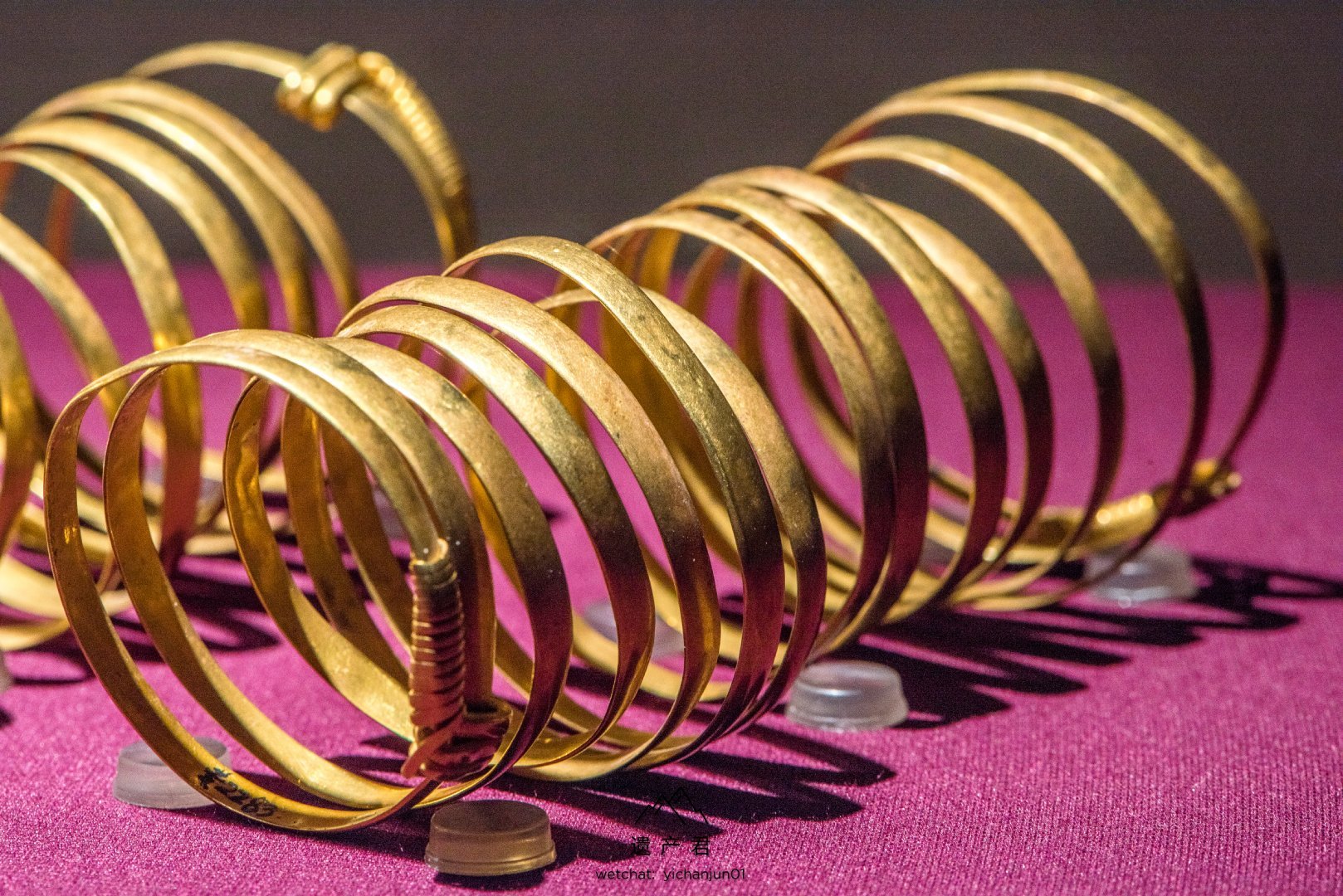 南京市博物馆藏明代盘丝金臂钏