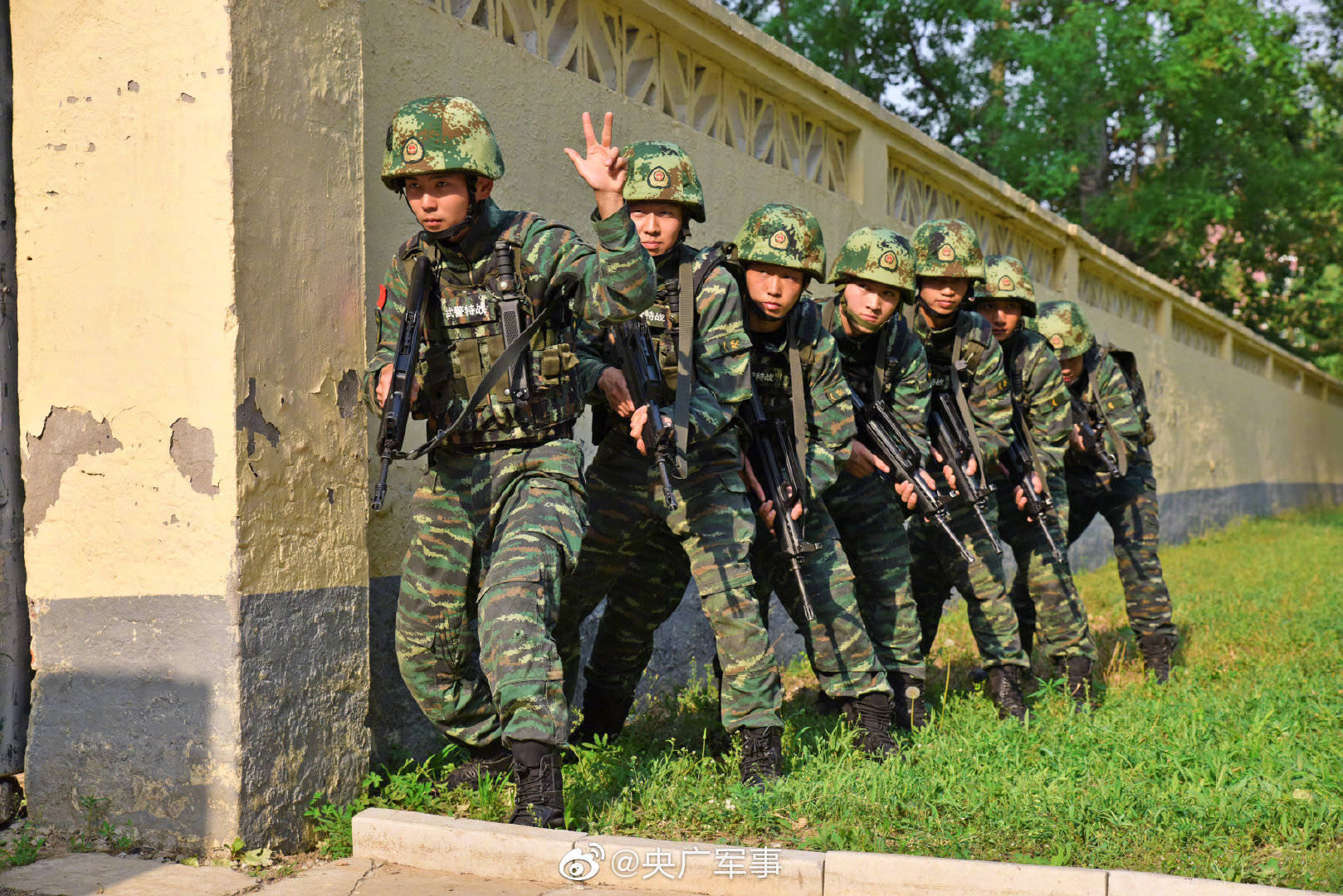 首都武警开展实战化演练锻造反恐尖刀