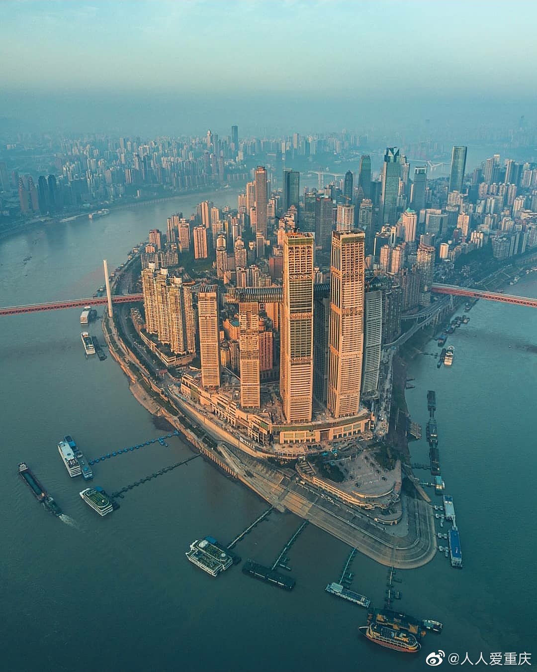 1997年6月18日重庆正式恢复直辖市并挂牌