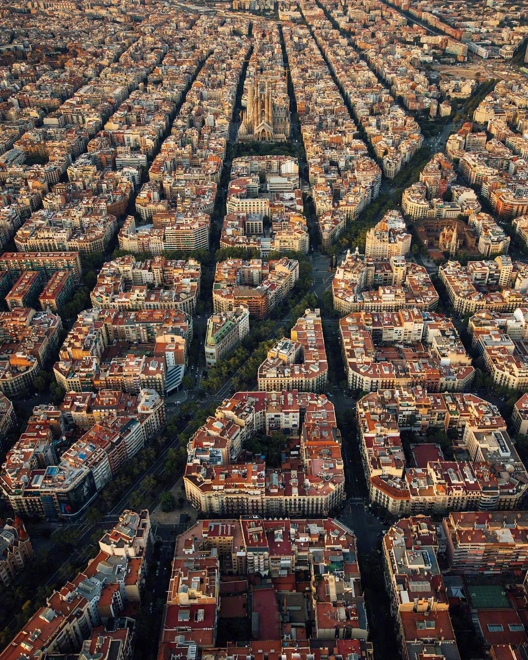 用上帝视角看巴塞罗那,真的很规矩很漂亮