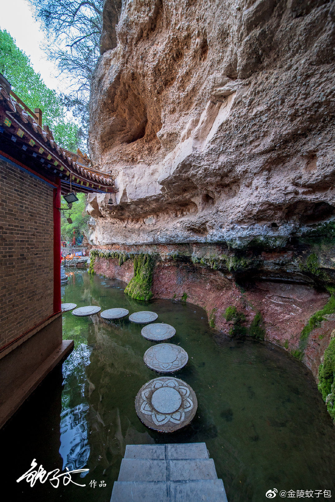 龙泉寺景区位于甘肃省平凉市崇信县
