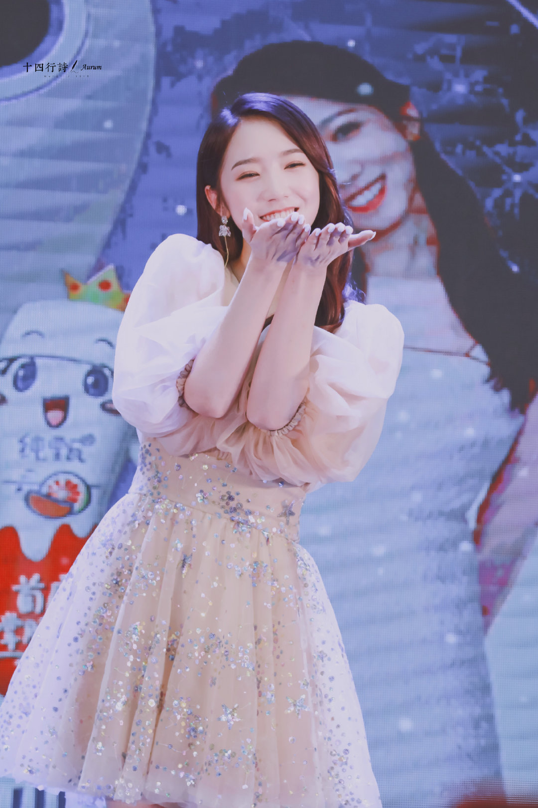 一身仙女裙又美又仙岐岐的比心你收到了吗火箭少女101孟美岐