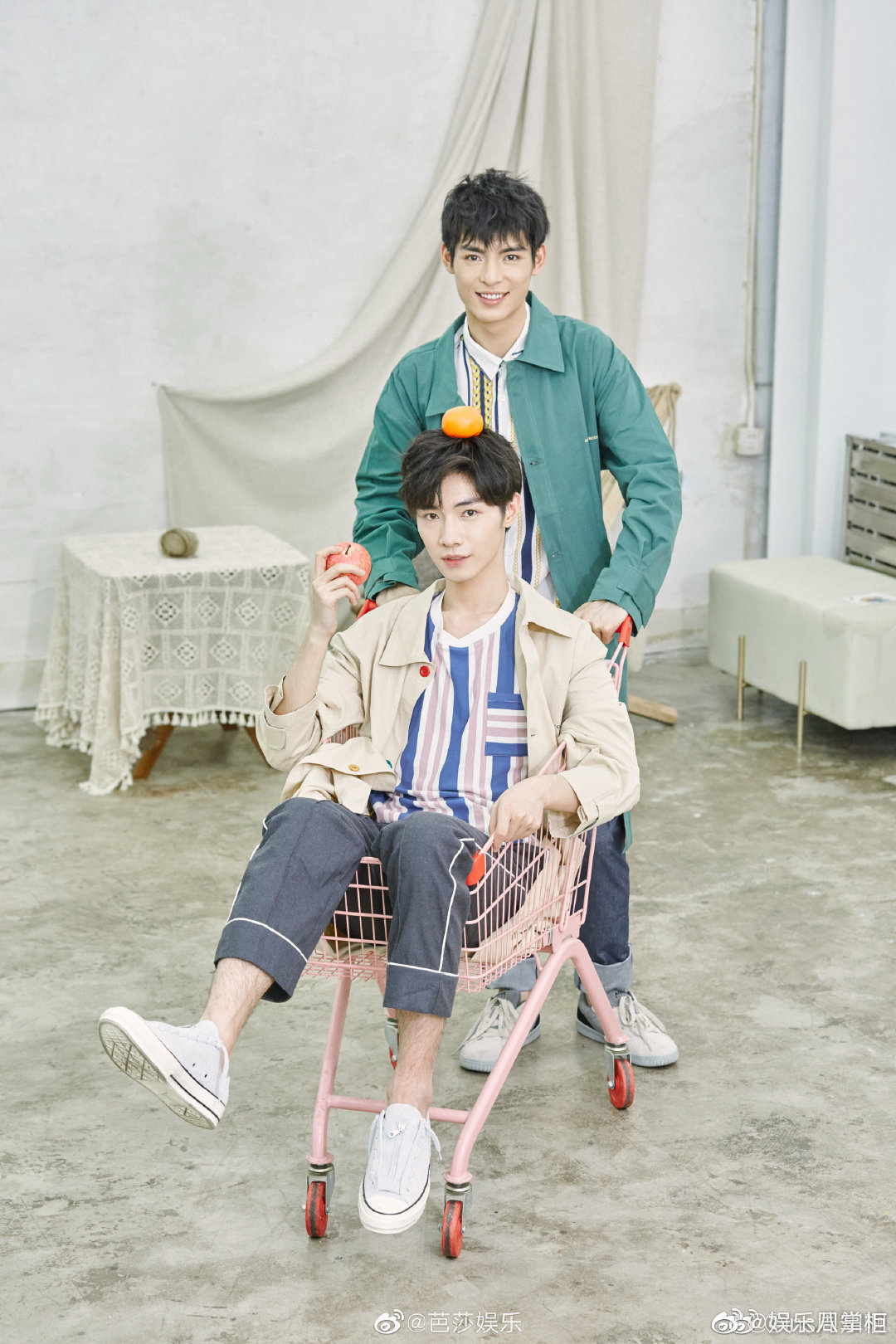 宋继扬小哥哥和王皓轩小哥哥这个风衣03也是有点太好看了吧就是感