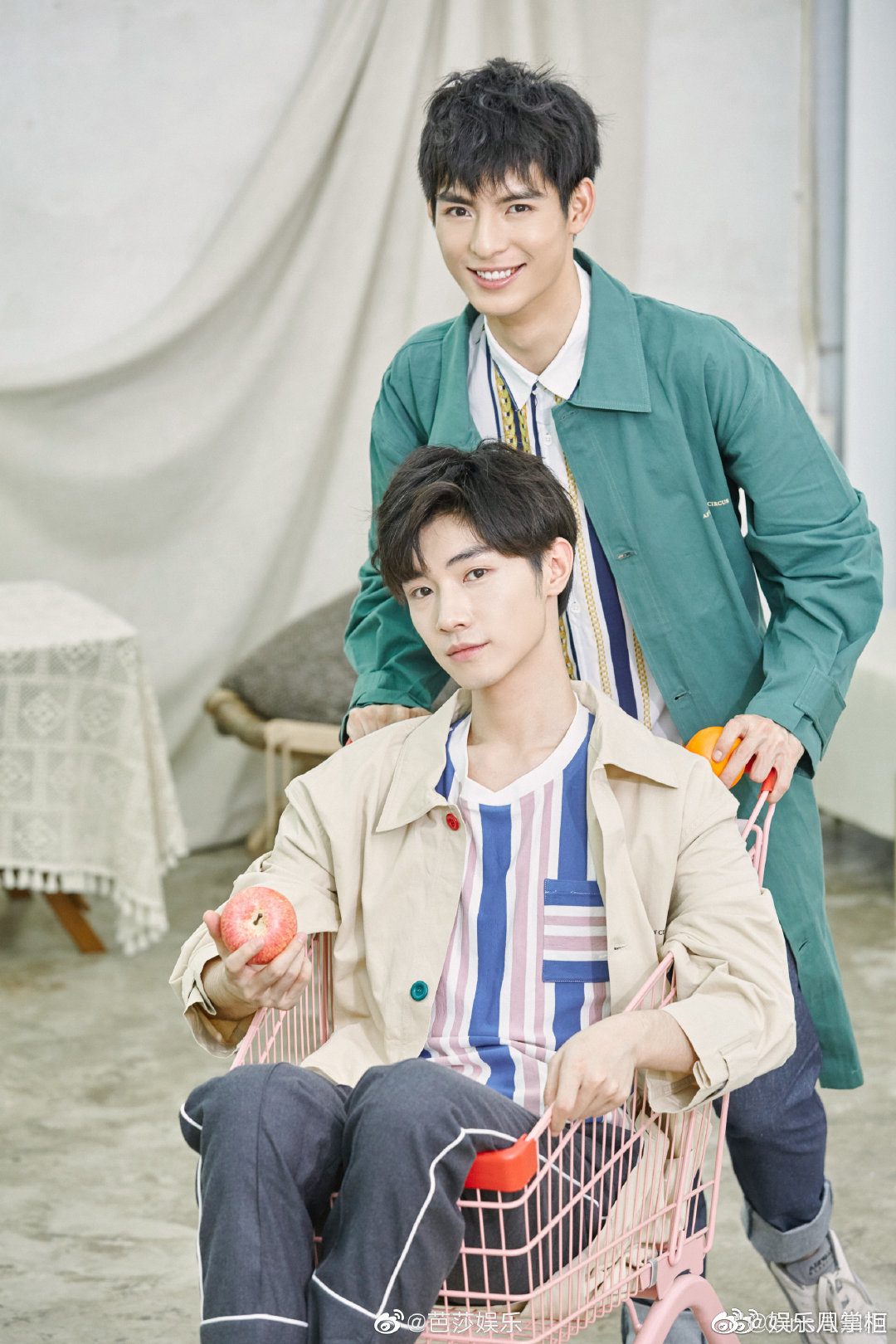 宋继扬小哥哥和王皓轩小哥哥这个风衣03也是有点太好看了吧就是感