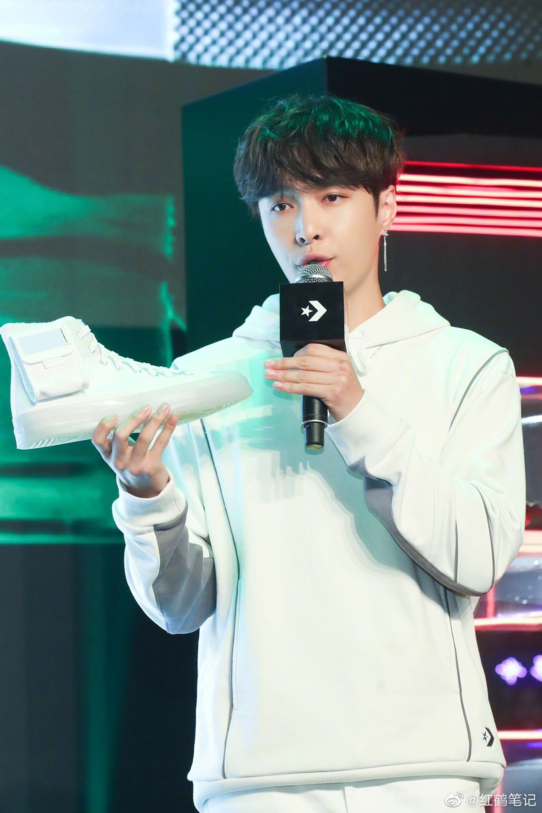 北京演唱会上张艺兴穿了converse的联名款,非常热血|converse|匡威