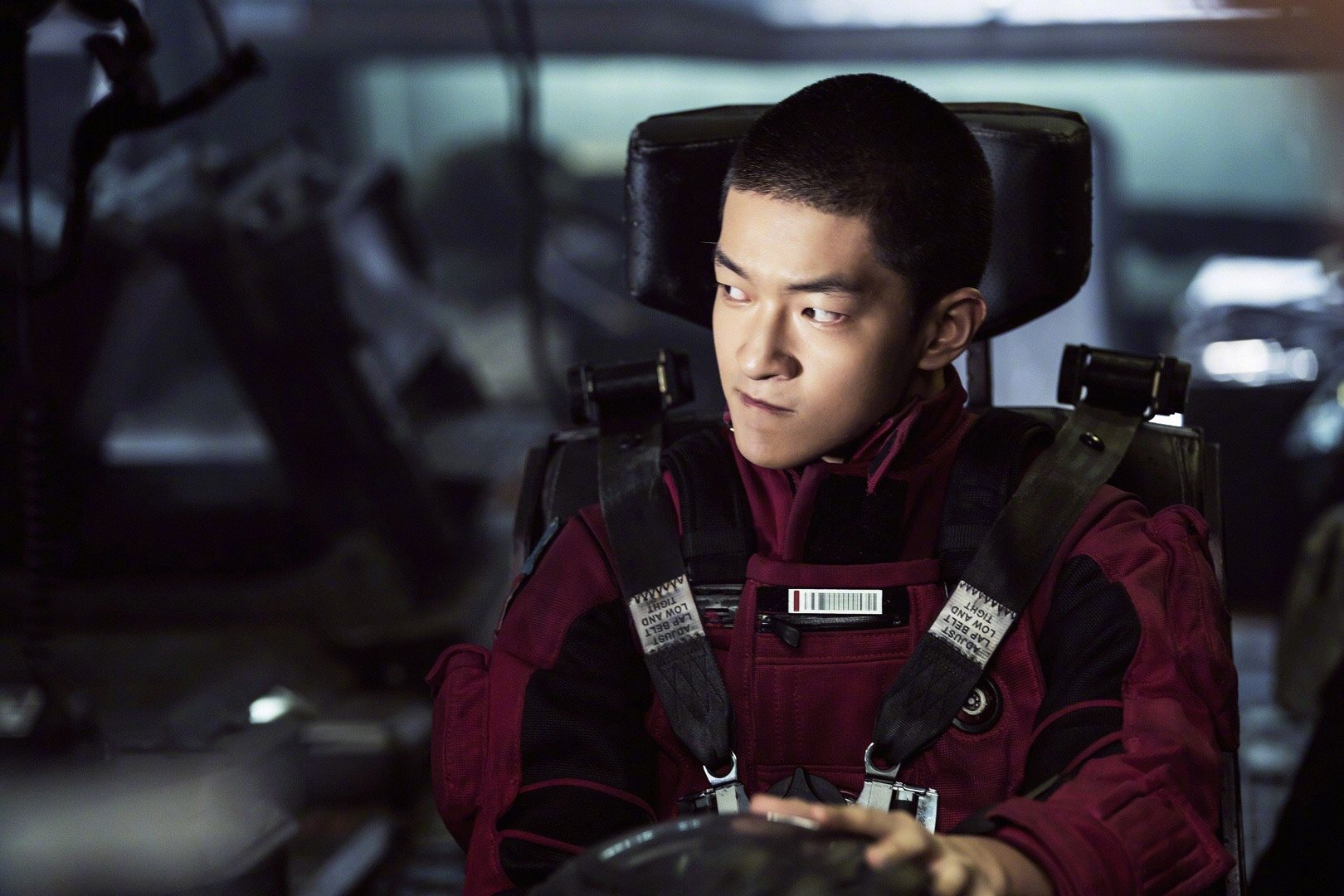 都给我吹起来对流浪地球里屈楚萧这个寸头小哥实名爱了