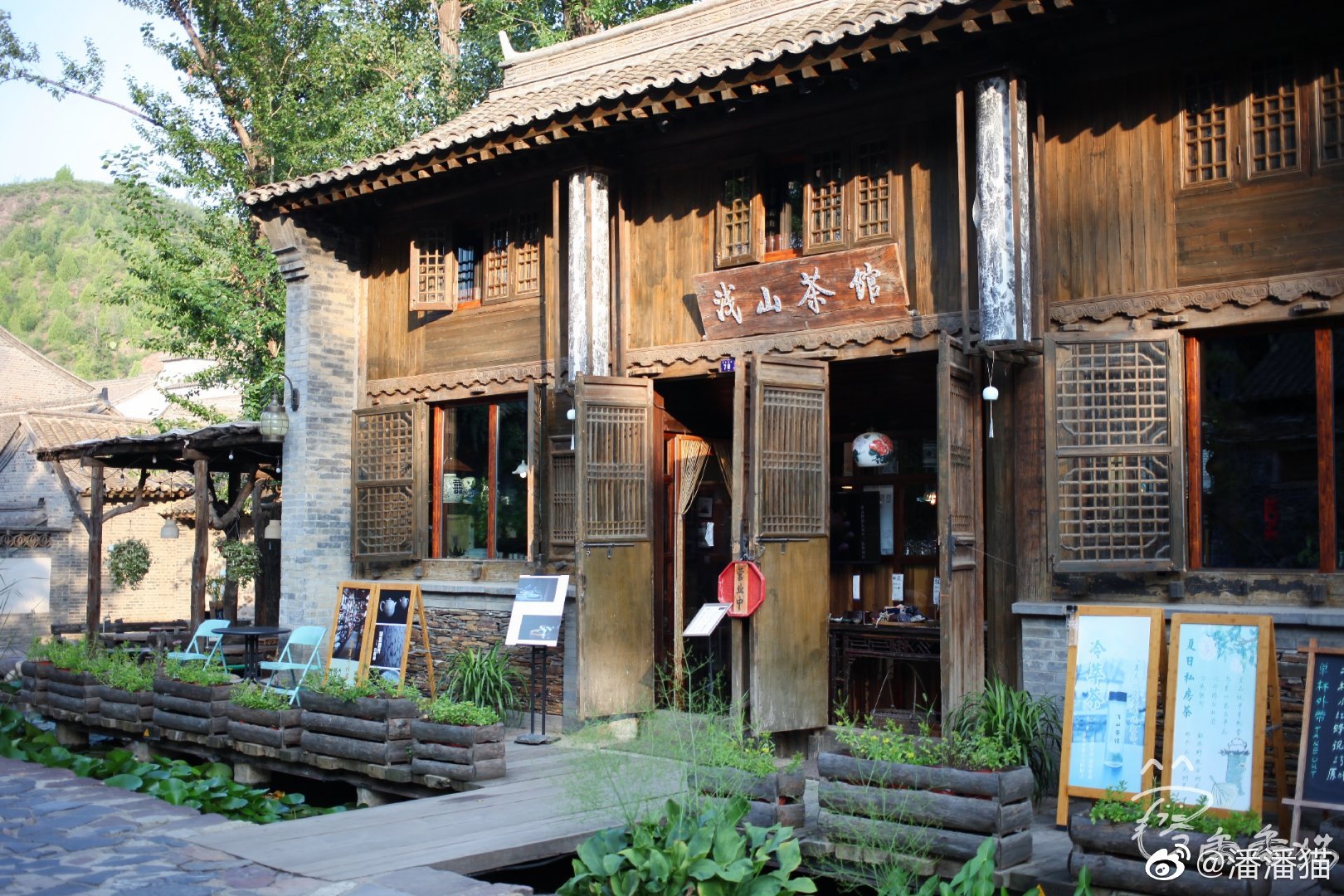 的惊喜,这份惊喜相遇时淡淡的越感受越炙热,临走说再见时还会不舍得