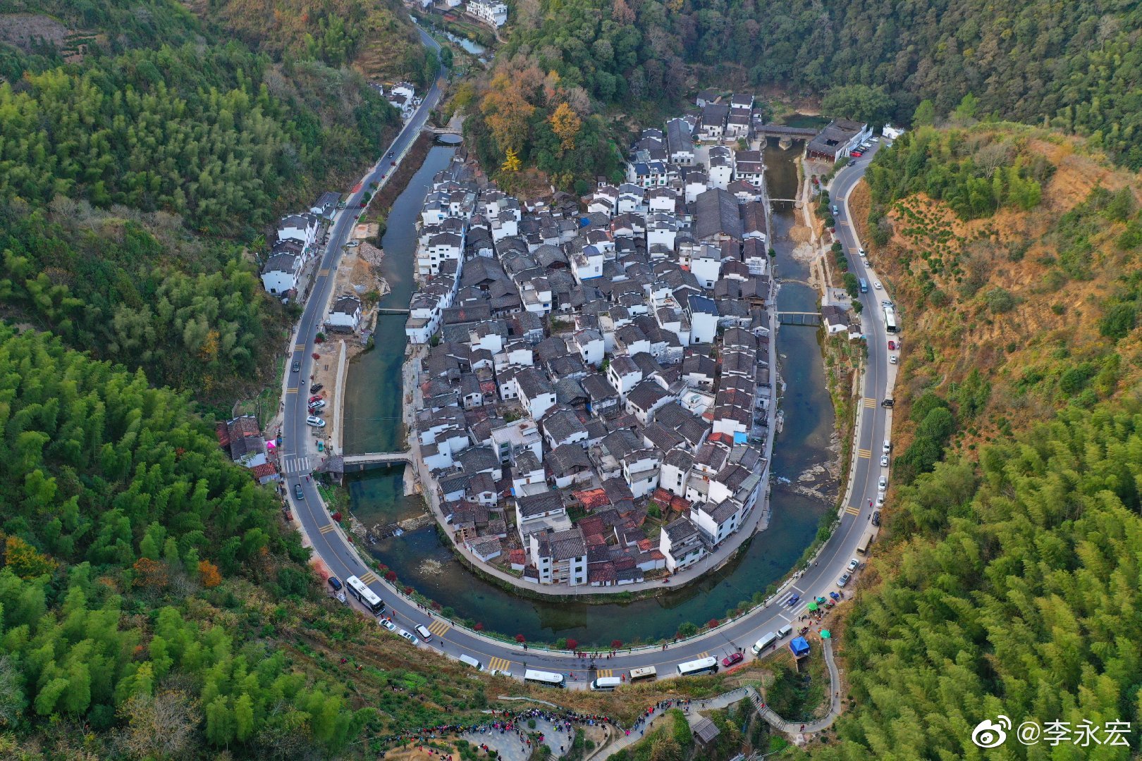 江西婺源菊径村,这个后山前水设计的小村庄被称为中国最圆的村子