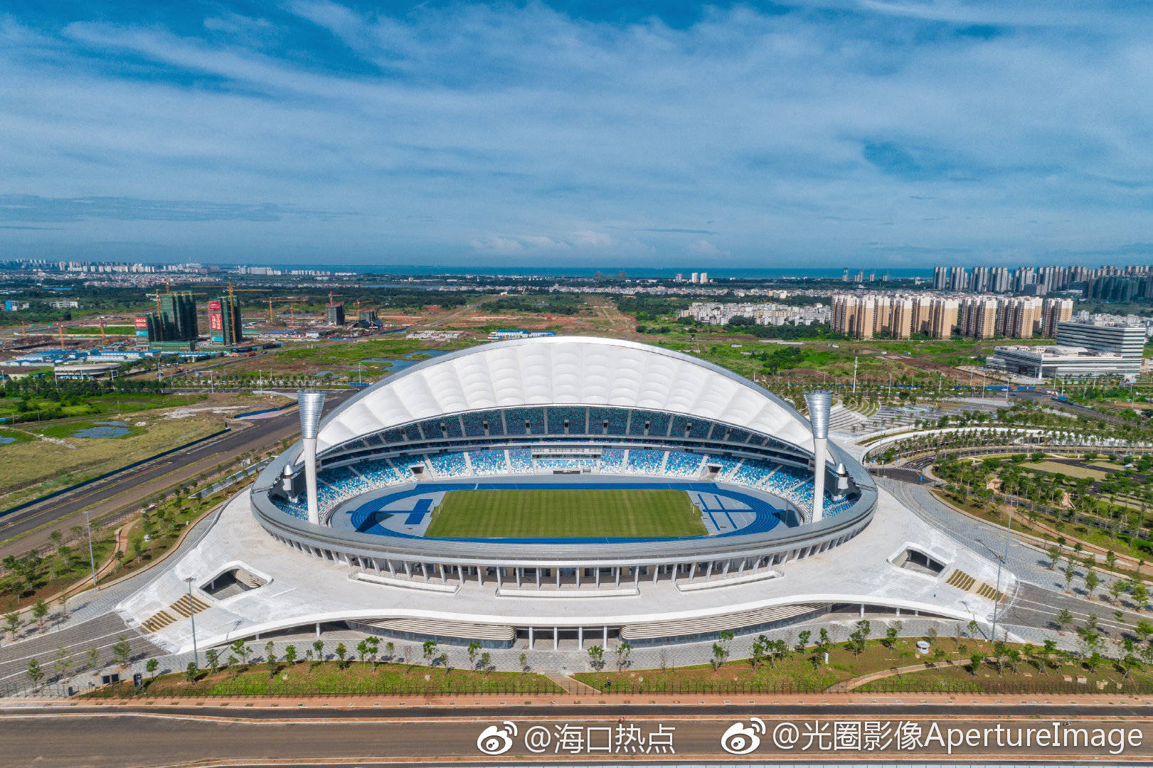 航拍海南省海口市五源河体育场气势磅礴的不要不要的