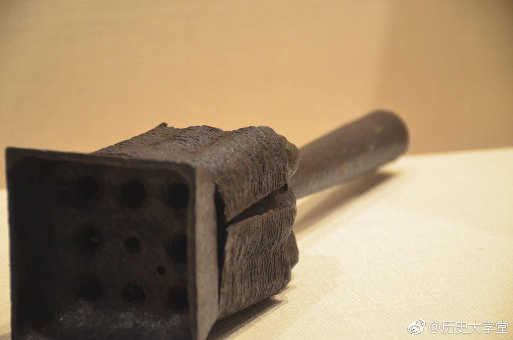 这是清朝的九孔火铳，其特点是九弹齐发造成杀伤面较大|火铳|九孔|齐发_新浪新闻
