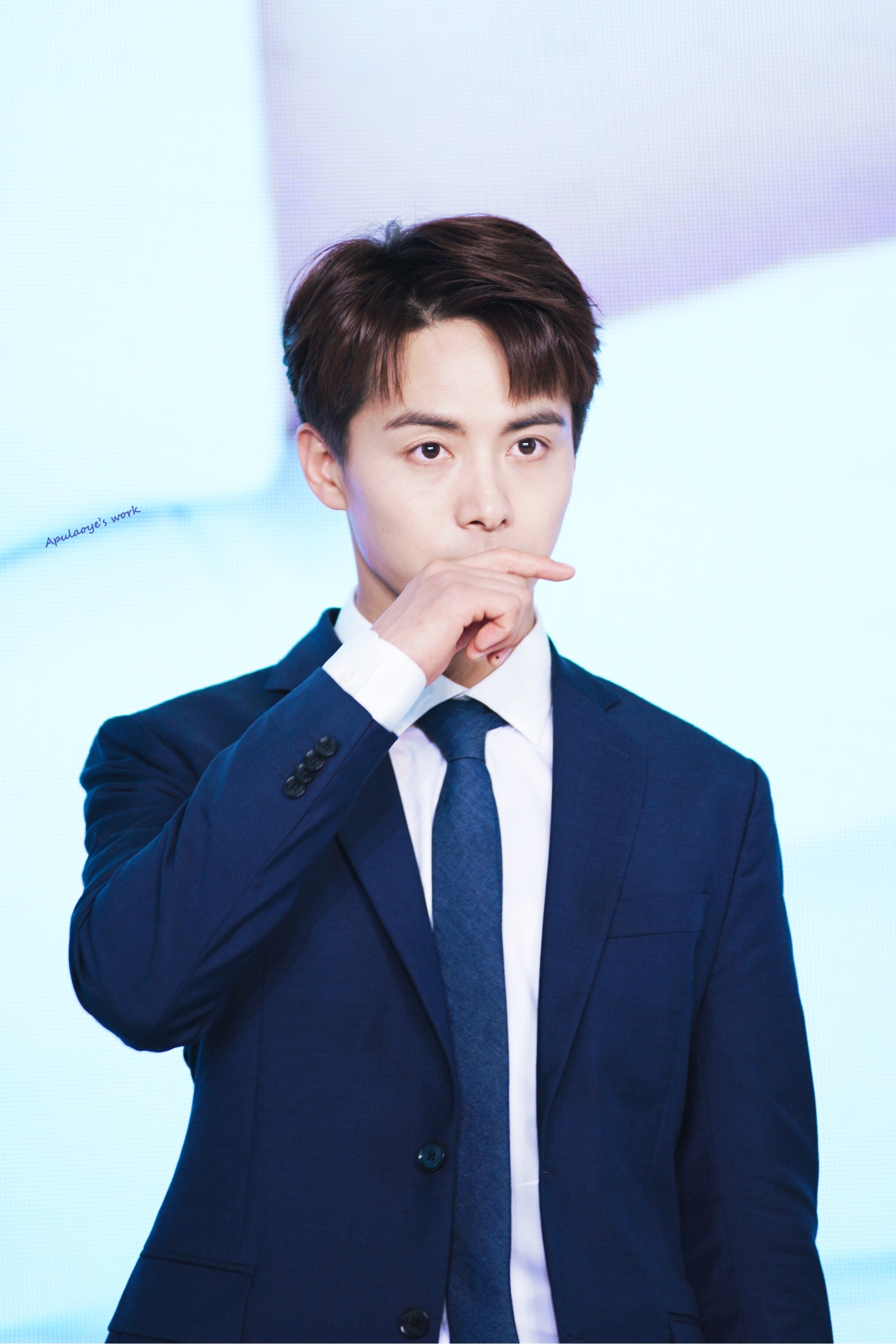 马天宇蓝色西装今日份出关营业的蓝色少年一身蓝色西装绅士有型