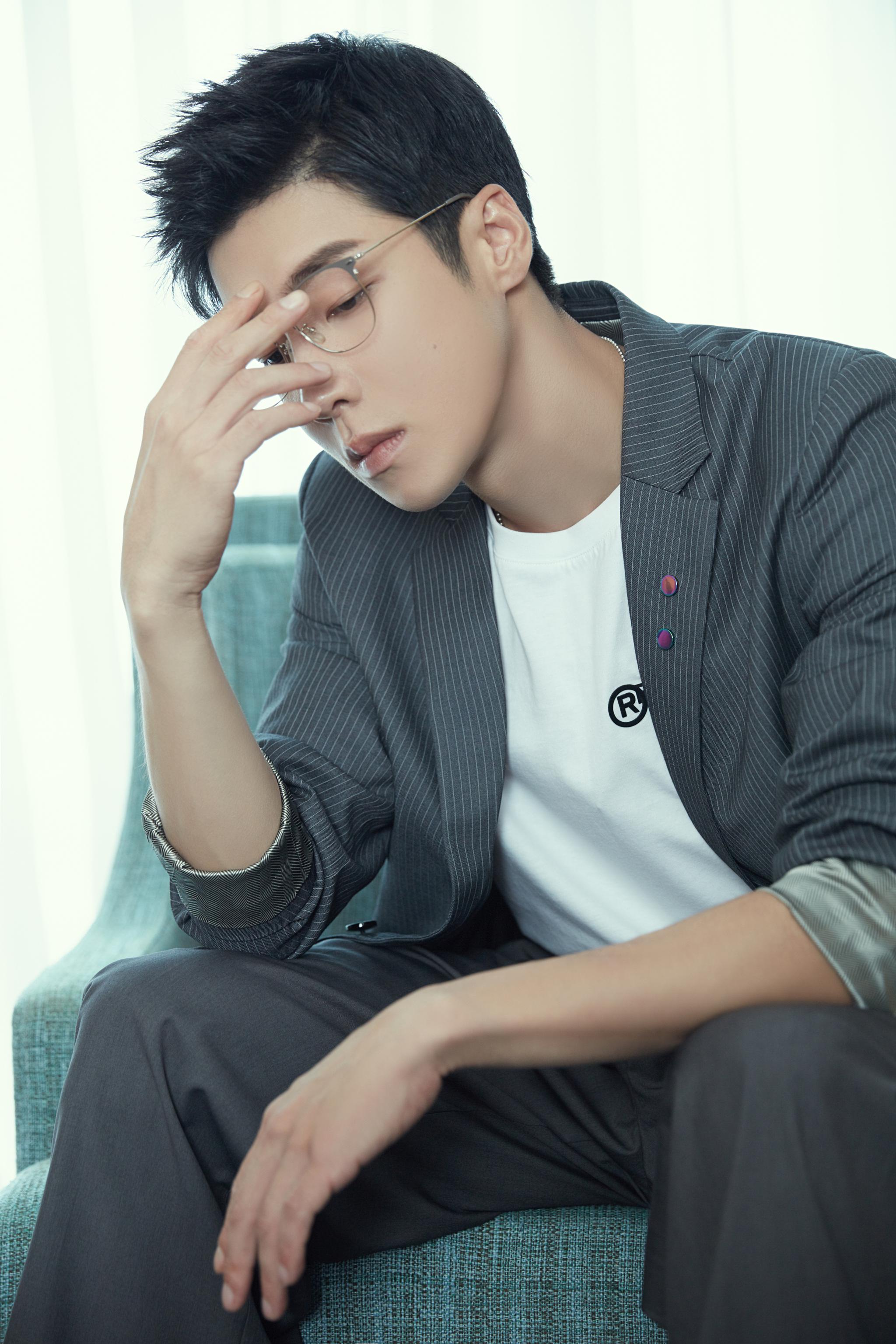 《全职高手》见面会完美结束今天是戴眼镜的喻文州斯文帅气高瀚宇饰演