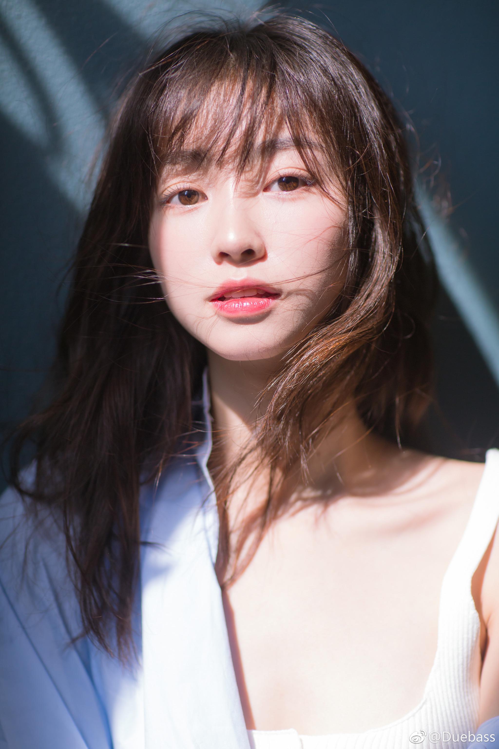 "我希望路过的风,也能转个圈去拥抱你"摄影:@eatting彡 出镜:@duebass