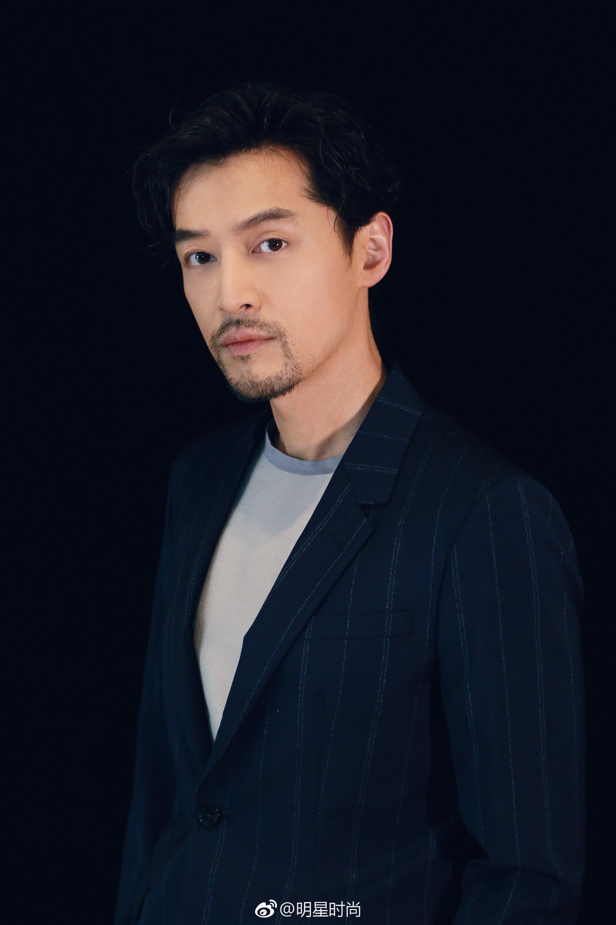 今日份的胡歌,蓄起胡须的他诠释绅士的品格|胡须|胡歌|男人味_新浪