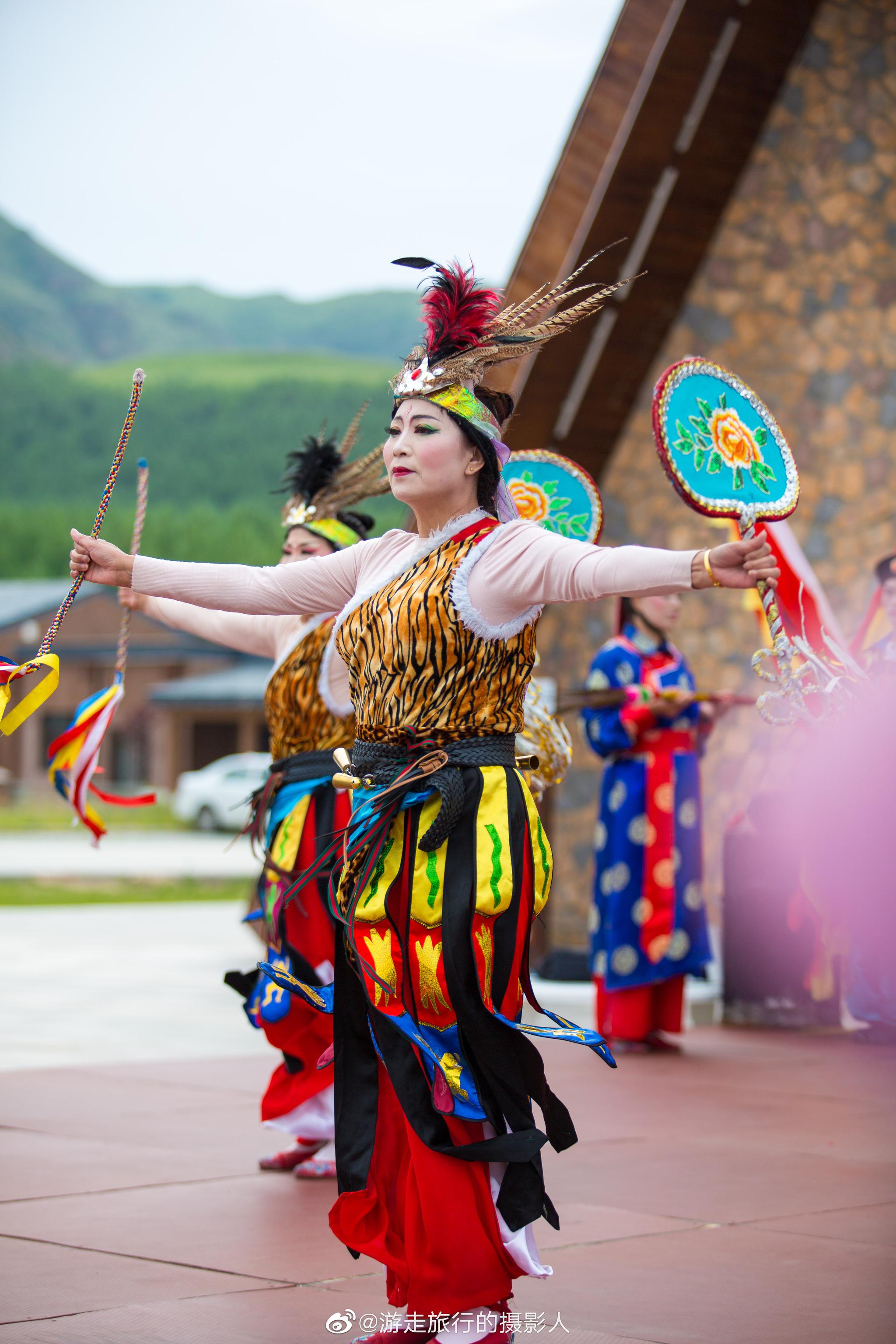 承德坝上七彩森林景区的满族非遗表演"格格下嫁"