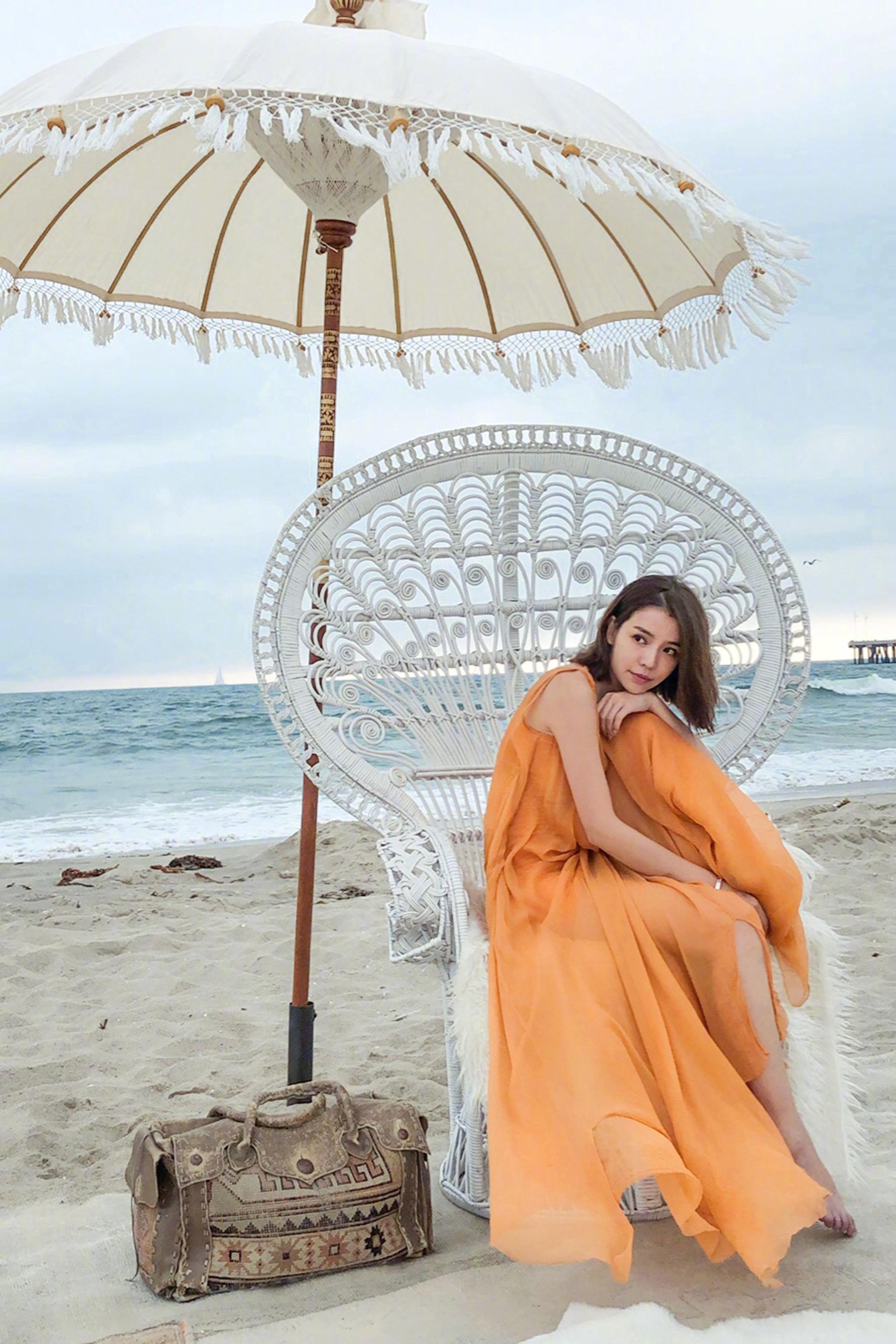 女神@李毓芬tia 微博刚刚发布了新歌《相信你》的封面