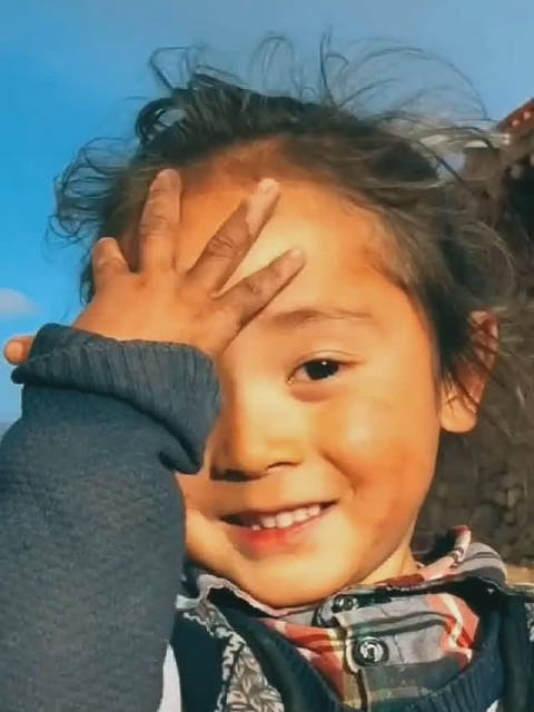 一笑百媚生 最近超火的藏族小孩!