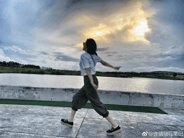 许晴50岁拍大片惊艳,为啥男人喜欢她这种"大飒蜜"
