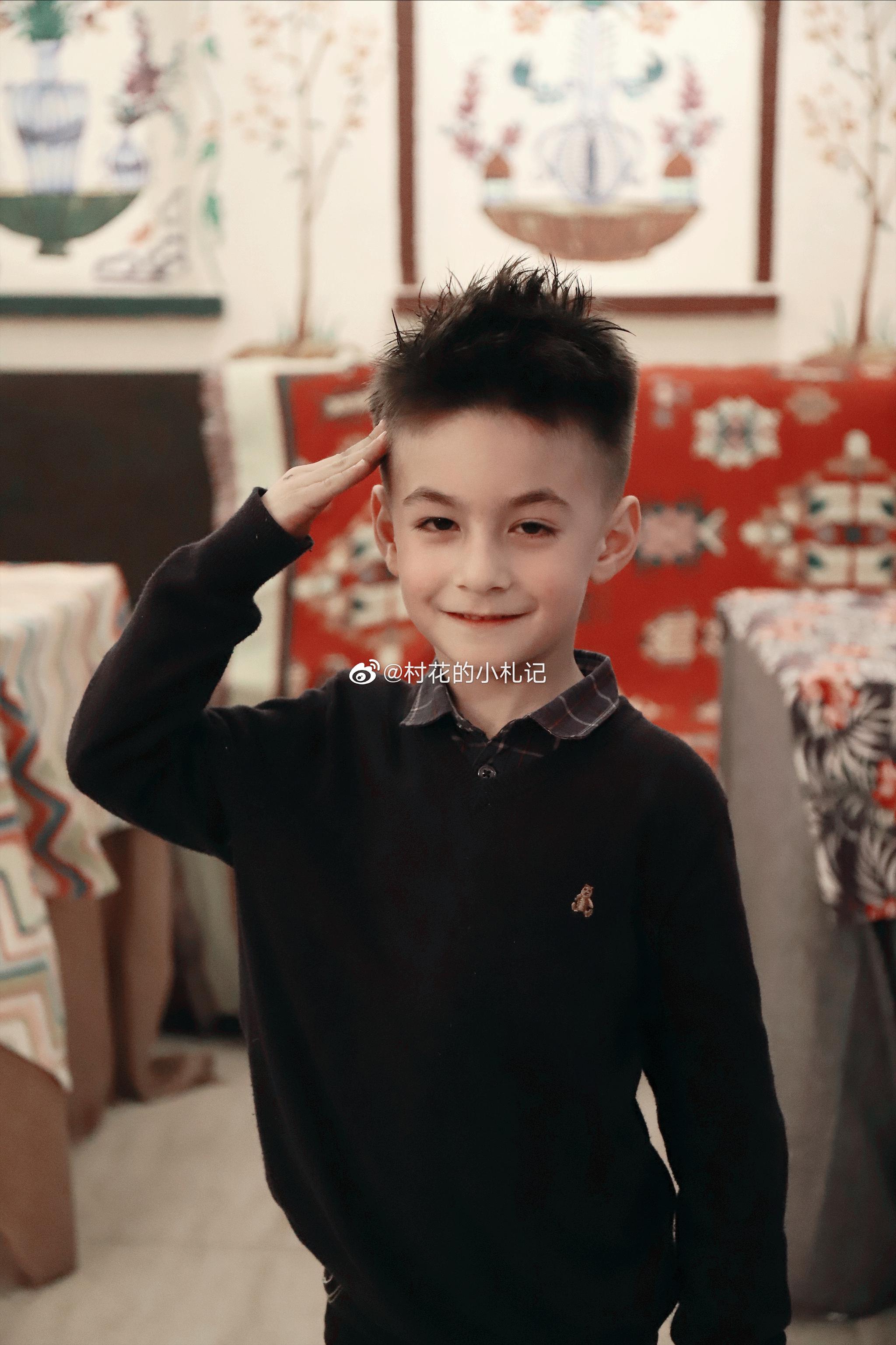 adam的长相就是传说中的神仙颜值吧.我酸了