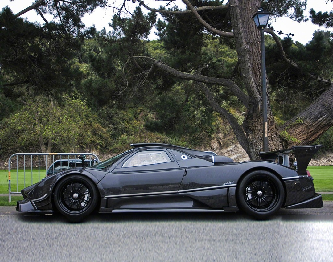 帕加尼zondar一枚黑色碳纤猛兽