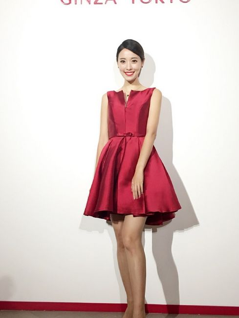 惊艳动人的主持司雯嘉穿衣搭配起更加靓丽