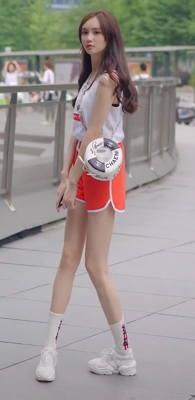 00后必学新搭配石膏鞋加石灰袜分分钟钟凹出少女腿